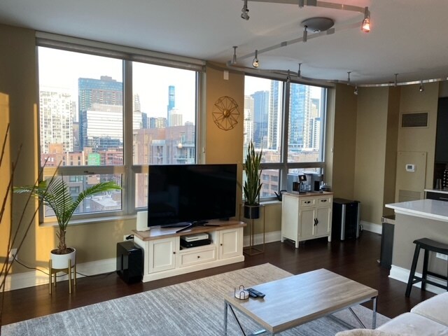 Living Area - 421 W Huron St