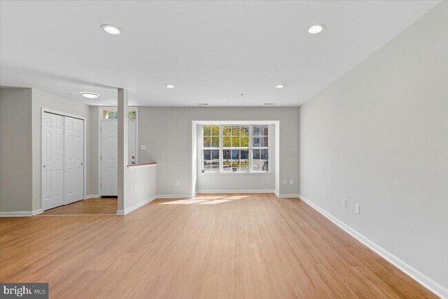 Foto del edificio - 9208 Fairlane Pl