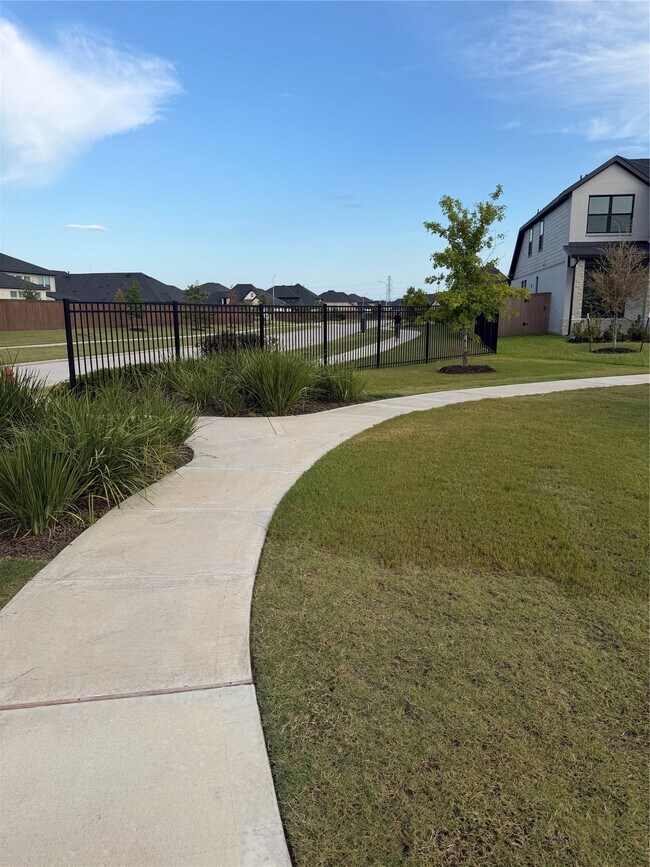 Foto del edificio - 25302 Rothesay Ln