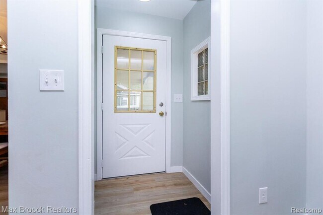 Building Photo - 4120 Lotus Dr