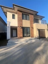 Building Photo - 1152 NW 2nd Ln