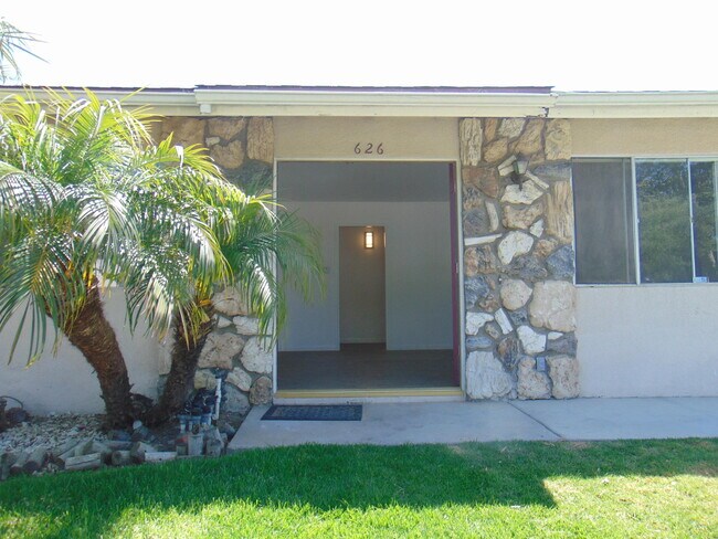 Building Photo - 626 College Dr
