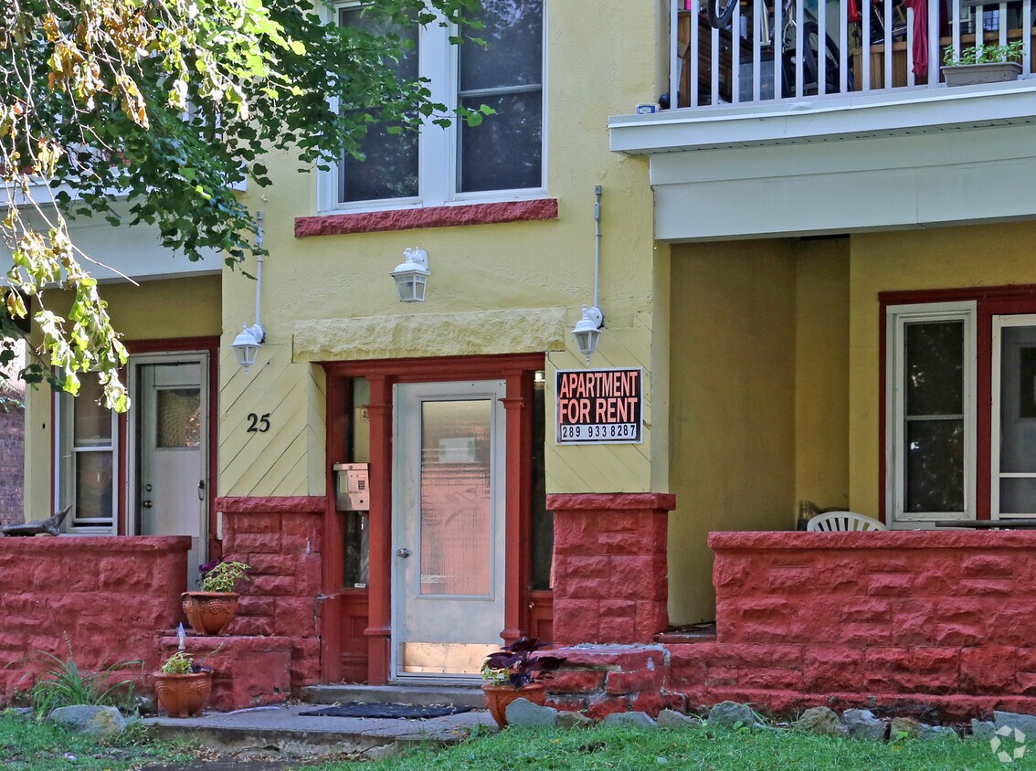 Photo du bâtiment - 25 West Ave S