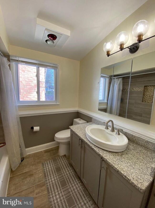 Foto del edificio - 321 Hillsmere Dr, Annapolis, MD 21403