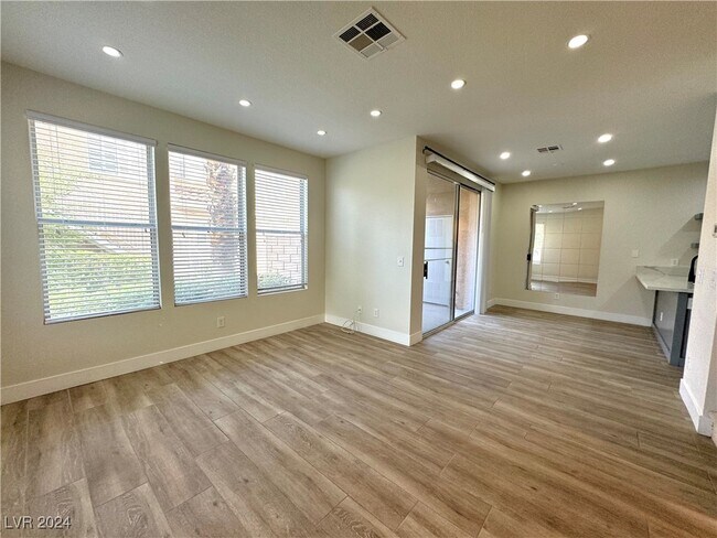 Building Photo - 251 S Green Valley Pkwy