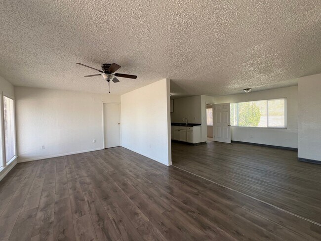 Foto del edificio - 3 Bedroom 1 bathroom House located near a Schools, Community Park and Public Swimming Pool.