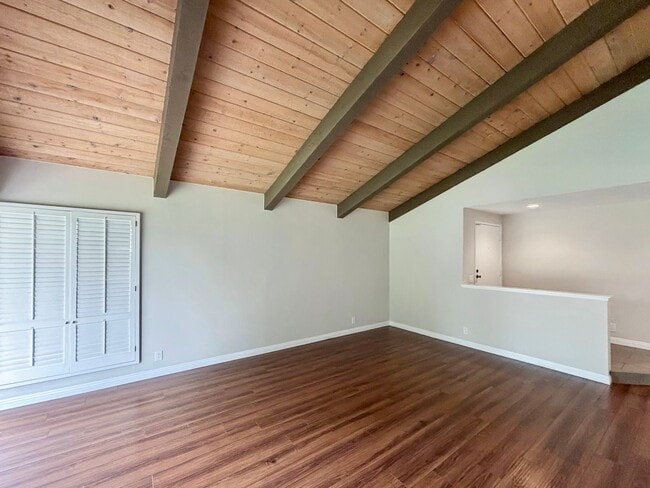 Building Photo - Beautiful 3B/2BA Home W/ 2 Car Garage, Was...