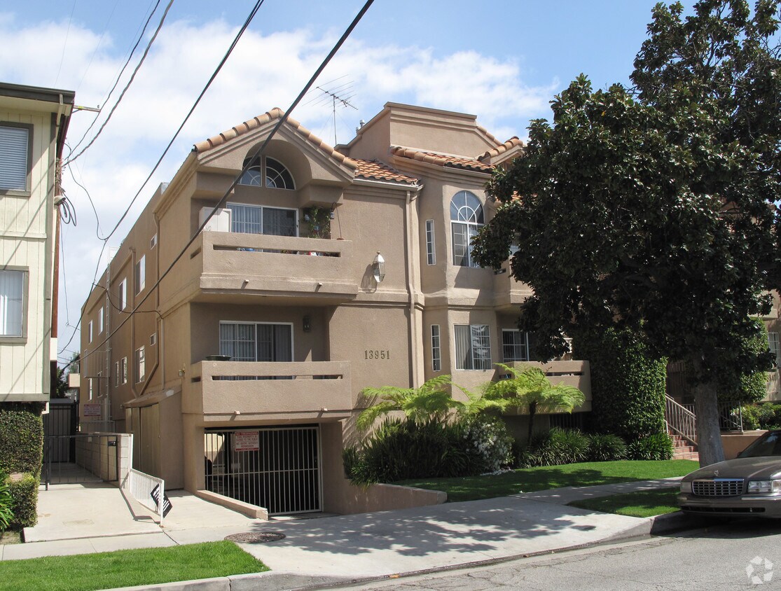 13951 Milbank St, Sherman Oaks, CA 91423 Apartments in Sherman Oaks