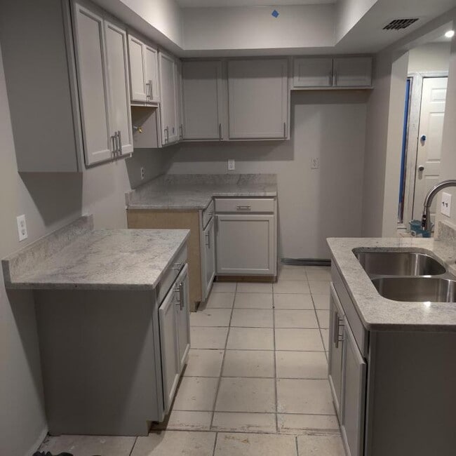 Photo - 722 W Columbia Ave Townhome