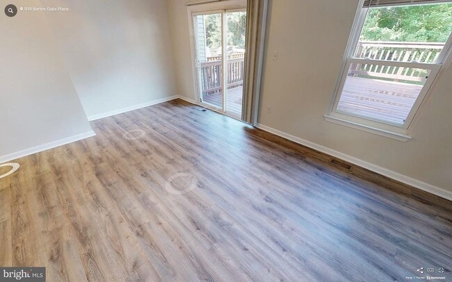 Foto del edificio - 939 Barton Oaks Pl