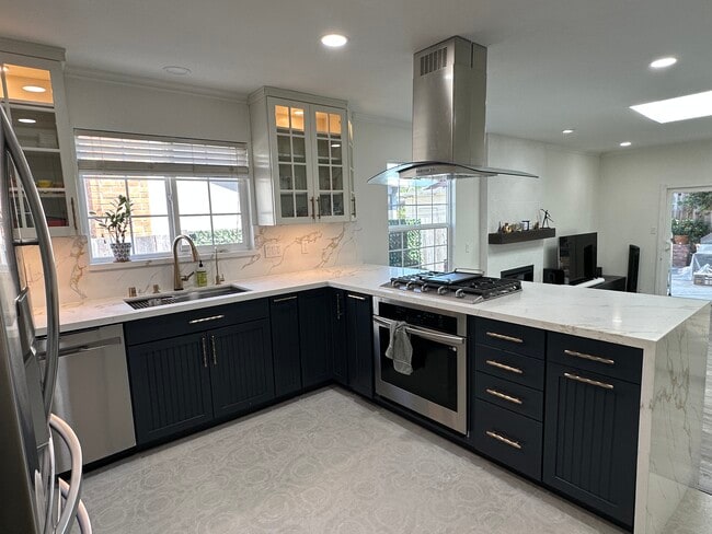 Building Photo - 42688 Ravensbourne Park St
