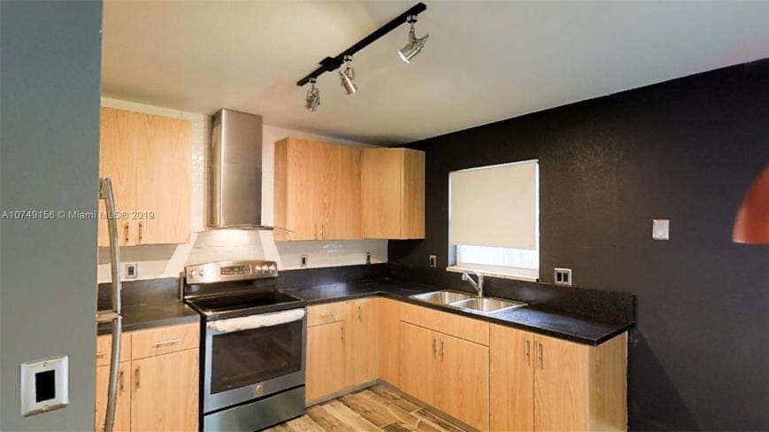 Primary Photo - 3 bedroom in Hollywood FL 33021