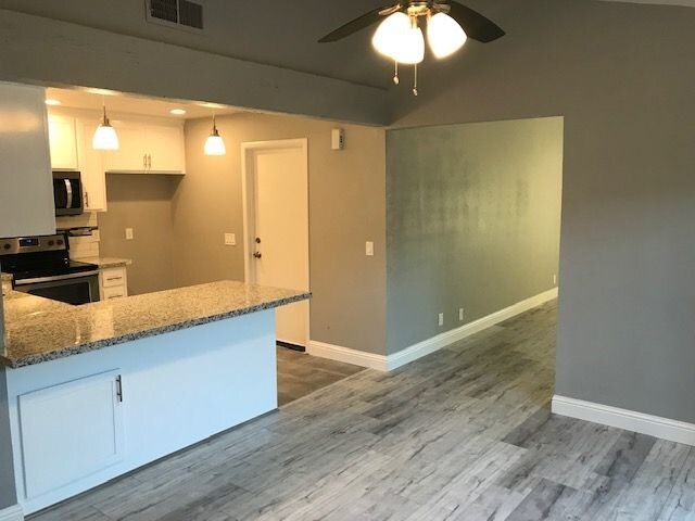 Building Photo - 10961 Hirschfeld Way