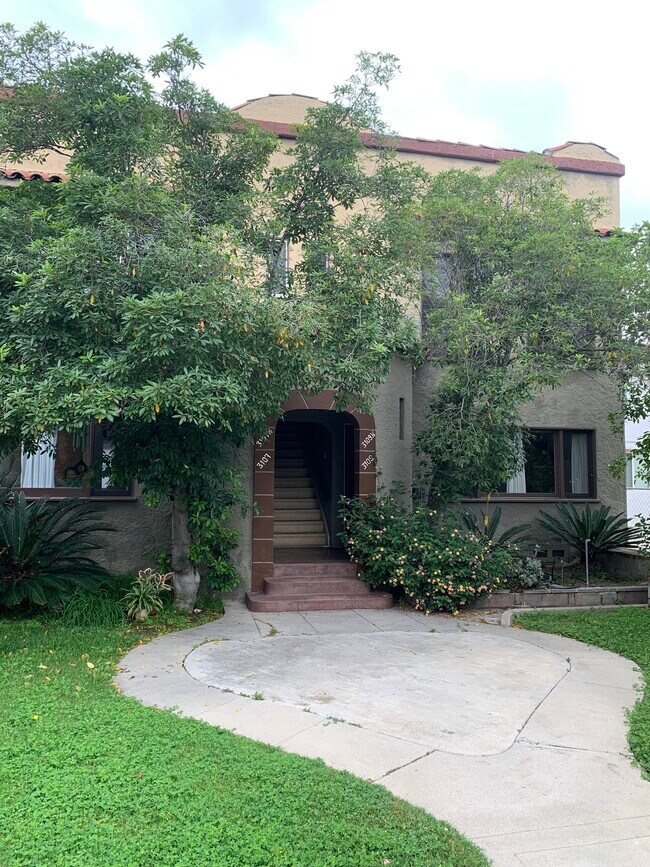 Building Photo - 3109 Silver Lake Blvd
