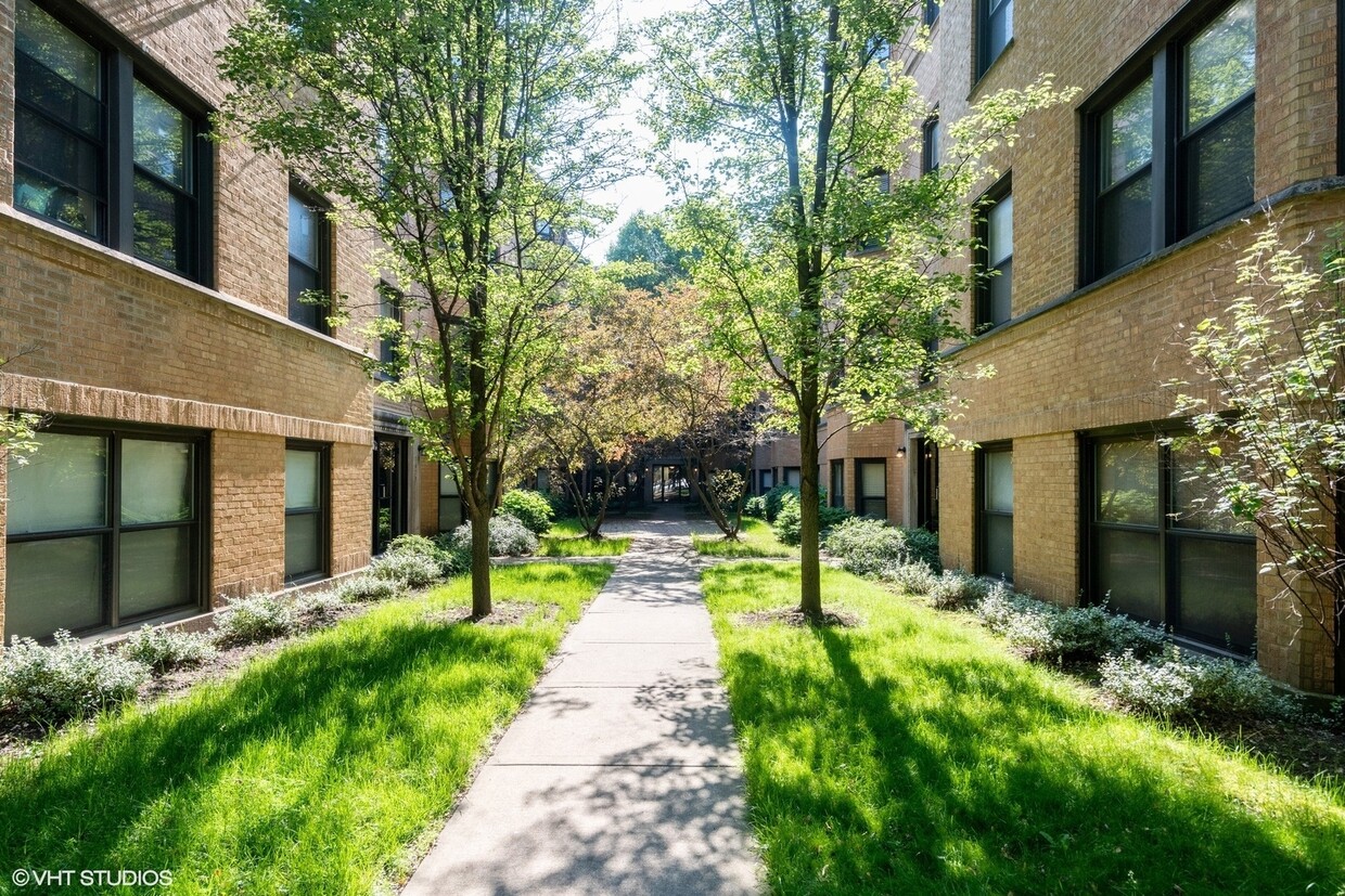 Foto principal - 7635.5 N Greenview Ave