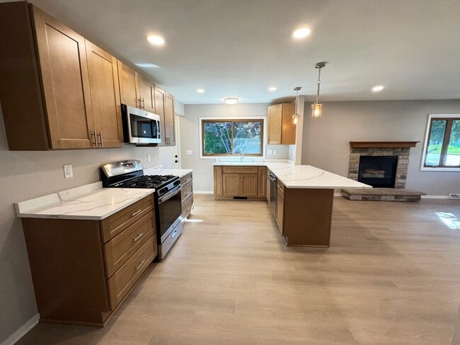 Building Photo - 1614 Stardust Dr