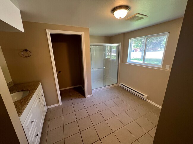 Building Photo - 1716 Annett Cir