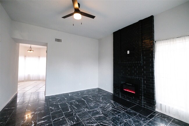 Foto del edificio - 3202 Rockrill Dr