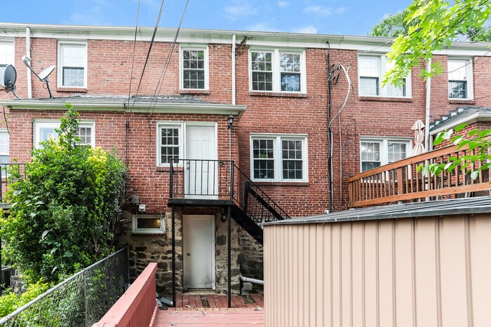 Foto del edificio - 6111 Parkway Dr