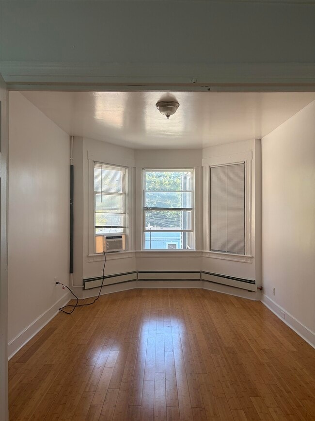 Building Photo - 347 Union St