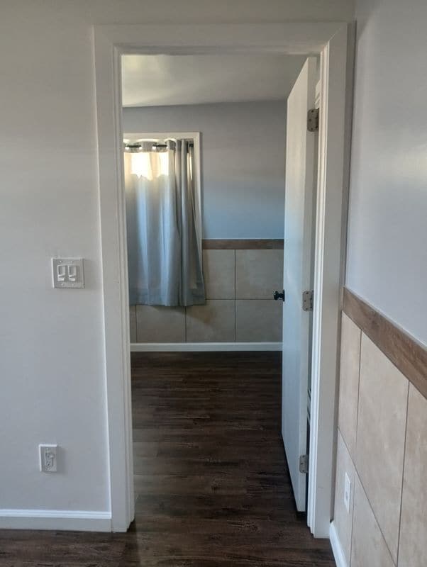 Building Photo - 3867 Winona Ave