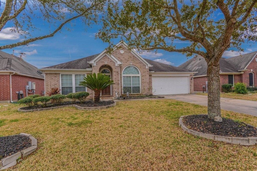 Foto principal - 2216 Waters Edge Ln