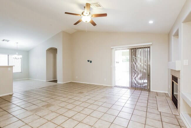 Building Photo - 12553 W Woodland Ave