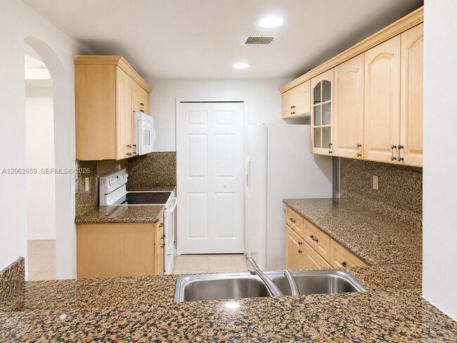 Foto del edificio - 6560 NW 114th Ave