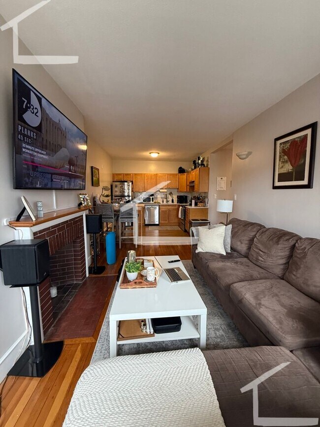 Building Photo - 9/1 No Fee! - Spacious 2BR w/balcony in Wa...