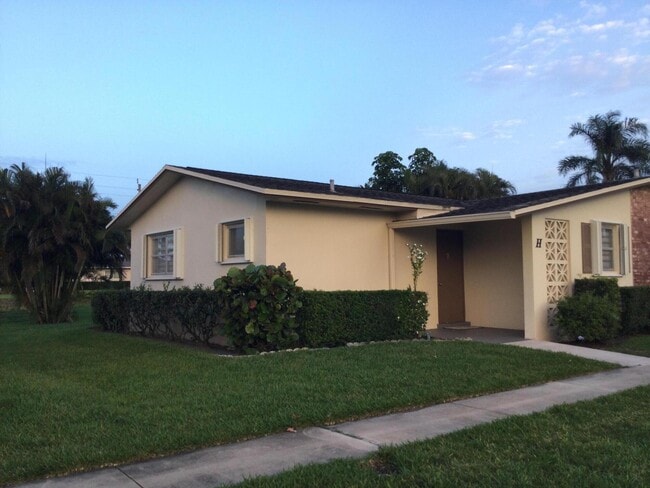 Building Photo - 2580 Emory Dr W