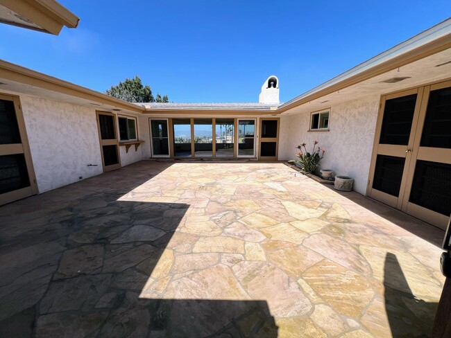 Building Photo - 3 Bed, 2 Bath, 2 Car Garage with Ocean Vie...