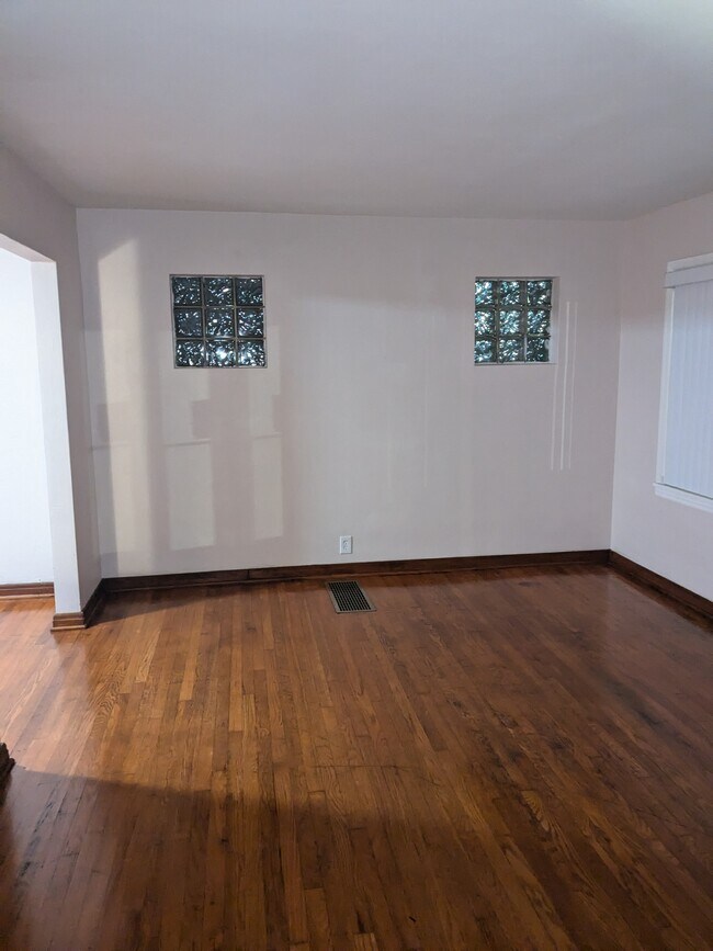 Sala de estar - 6506 Lillian Ave