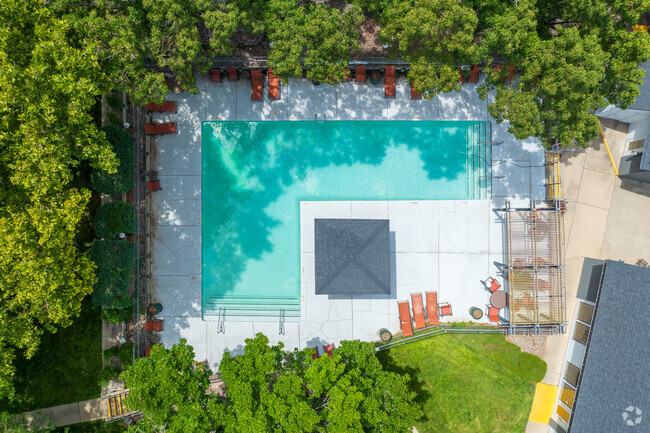 90 Degree Look Down - Pool - Northpointe Village