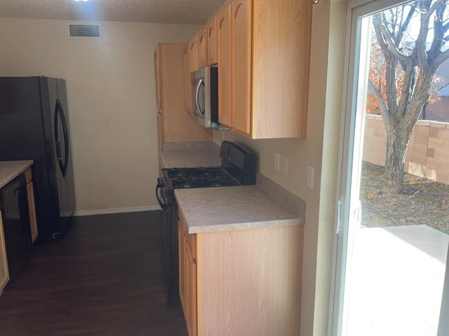 Foto del edificio - 3752 Rancher Loop NE