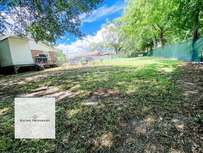 Building Photo - Newly Renovated Home in Clinton