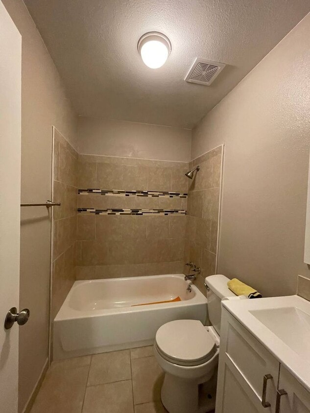 Building Photo - 119 E Amador St