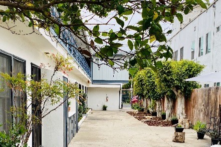Secured Court yard - 2060 E Appleton St