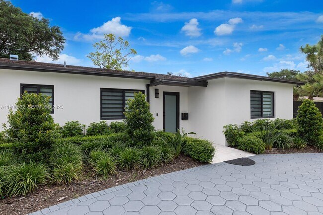 Foto del edificio - 5641 SW 67th Ave