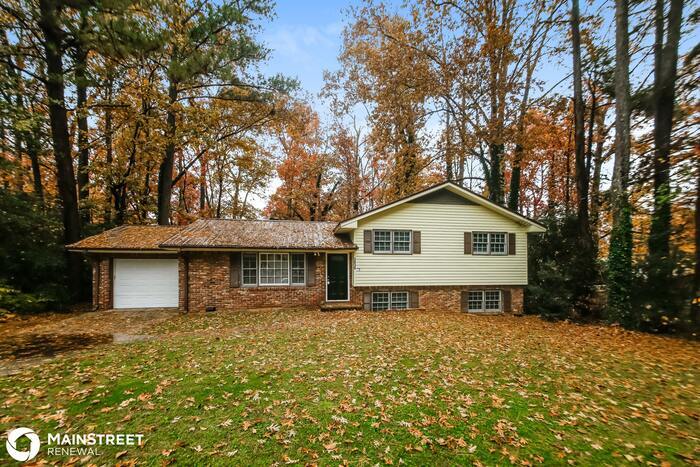 Primary Photo - 2630 Barcelona Ct, Atlanta, GA 30349