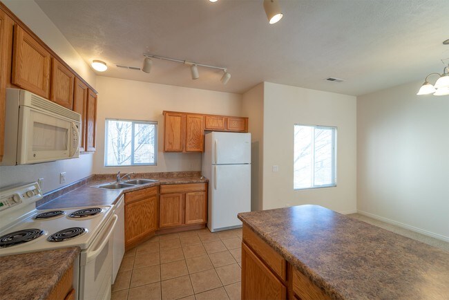 Building Photo - 184 S Valley View Dr