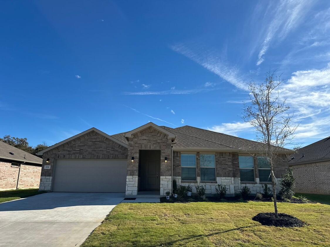 Foto principal - New Construction 4 bedroom Home in Joshua ISD