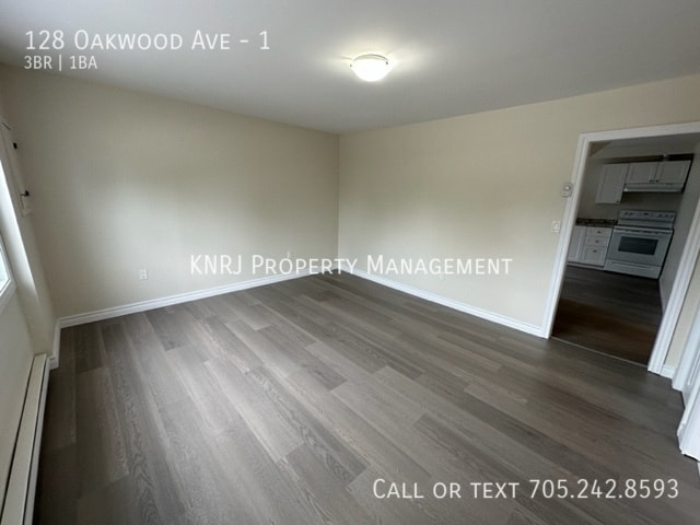 Building Photo - Three Bedroom Main Floor Apartment