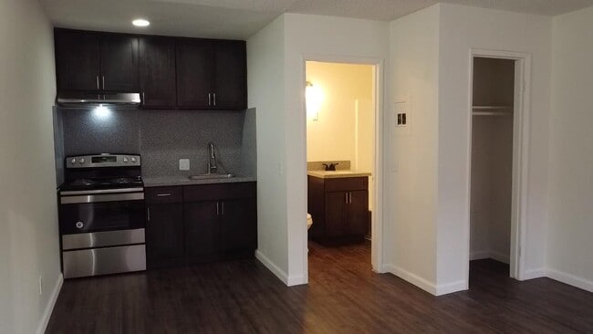 Building Photo - 3855 Stobbs Way
