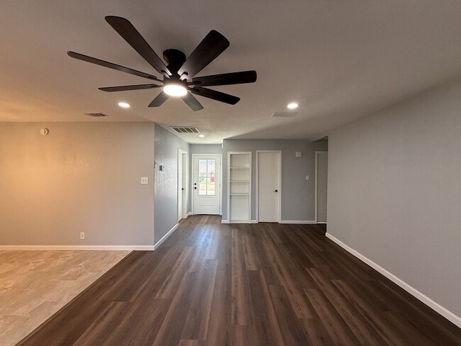 Foto del edificio - 6101 Melody Ln