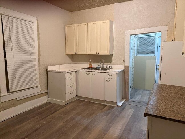 Foto del edificio - 1966 W 26th St