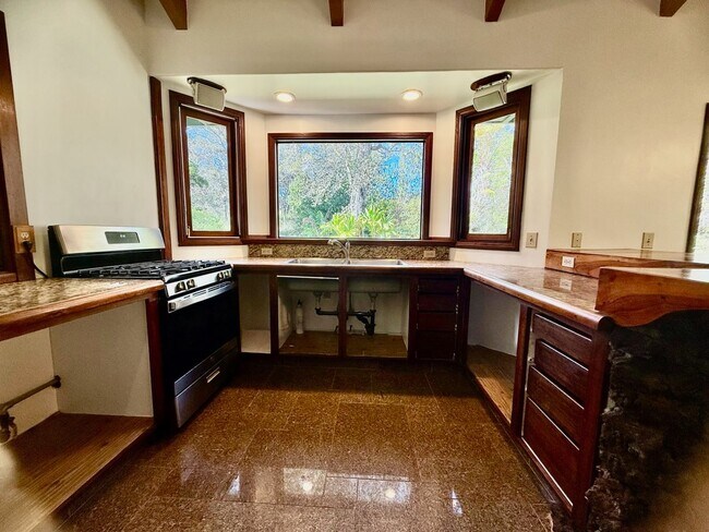 Building Photo - 43-1449-1449 Pohakealani Rd