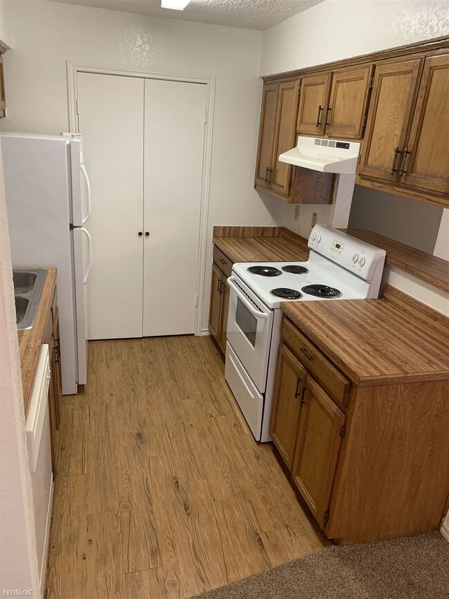Building Photo - 2 br, 1 bath House - La Maureta  1 Bath
