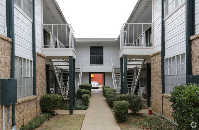 Oak Tree Apartments - Oaktree Apartments