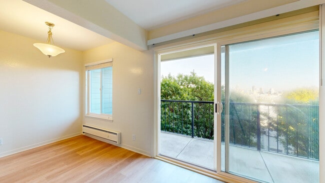 Building Photo - 704 Presidio Ave