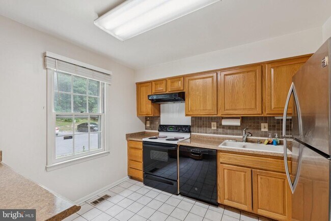 Building Photo - 5858 Langton Dr